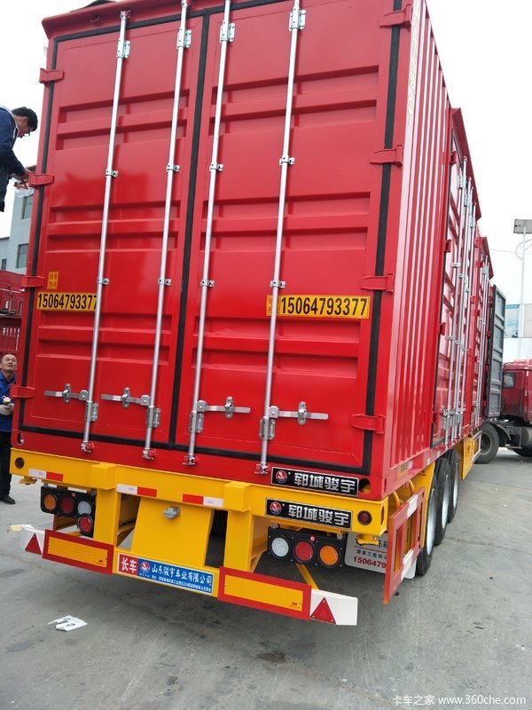 翼展式半挂骨架式集装箱半挂车图片