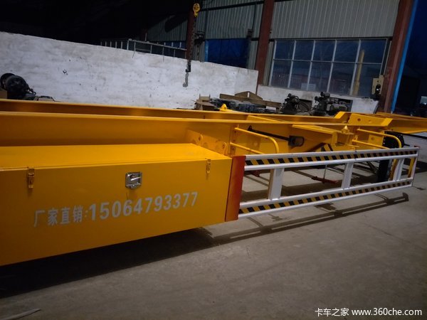 翼展式半挂骨架式集装箱半挂车图片