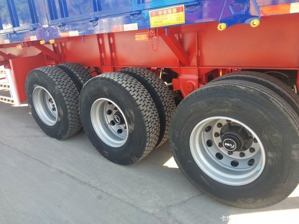 11米---13标箱侧翻自重6.2----6.7T自卸半挂车图片