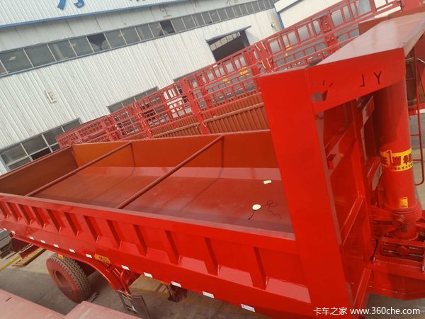 标准后翻自卸半挂车，可卧底，可做加高边板，宝钢高强度钢制作，国际进出口自卸半挂车图片