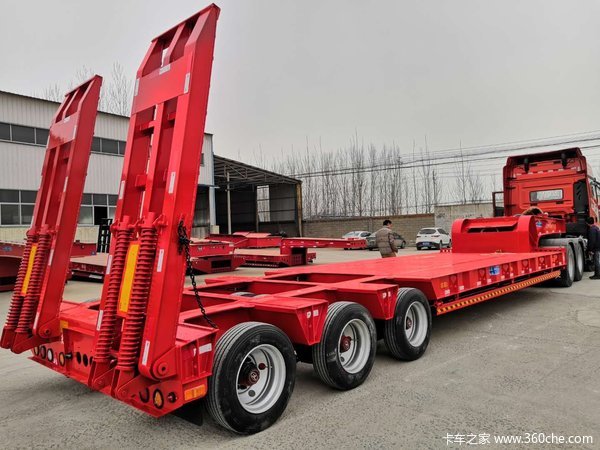 工程机械.大件设备运输车低平板半挂车图片