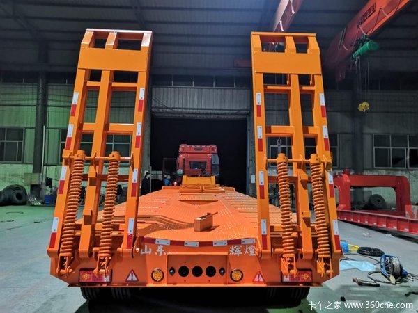 工程机械.大件设备运输车低平板半挂车图片