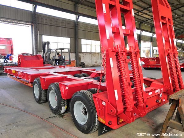 工程机械.大件设备运输车低平板半挂车图片