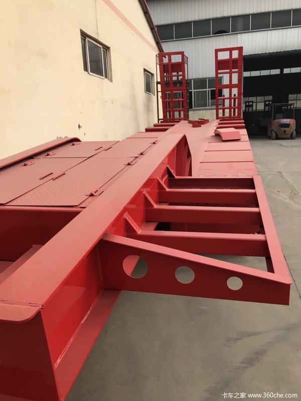 工程机械.大件设备运输车低平板半挂车图片