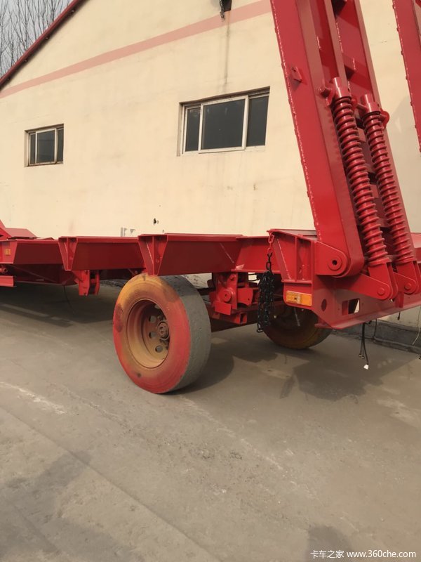 工程机械.大件设备运输车低平板半挂车图片