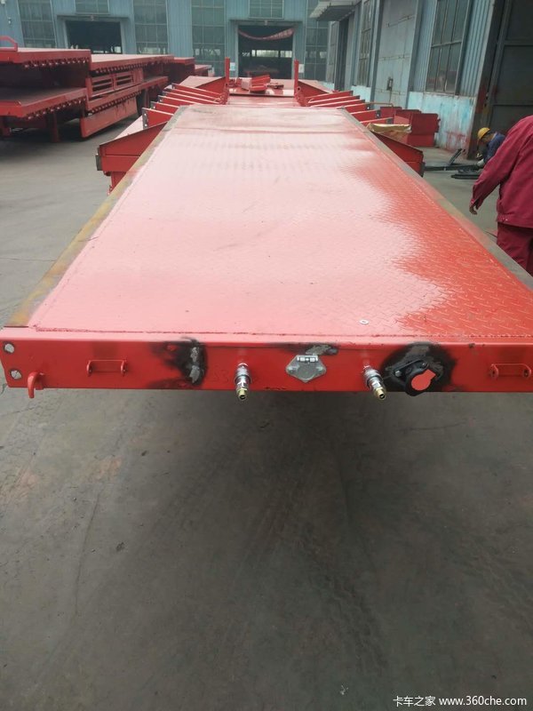 专业生产13.75×3米和17.5×3米低平板低平板半挂车图片