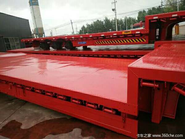 专业生产13.75×3米和17.5×3米低平板低平板半挂车图片