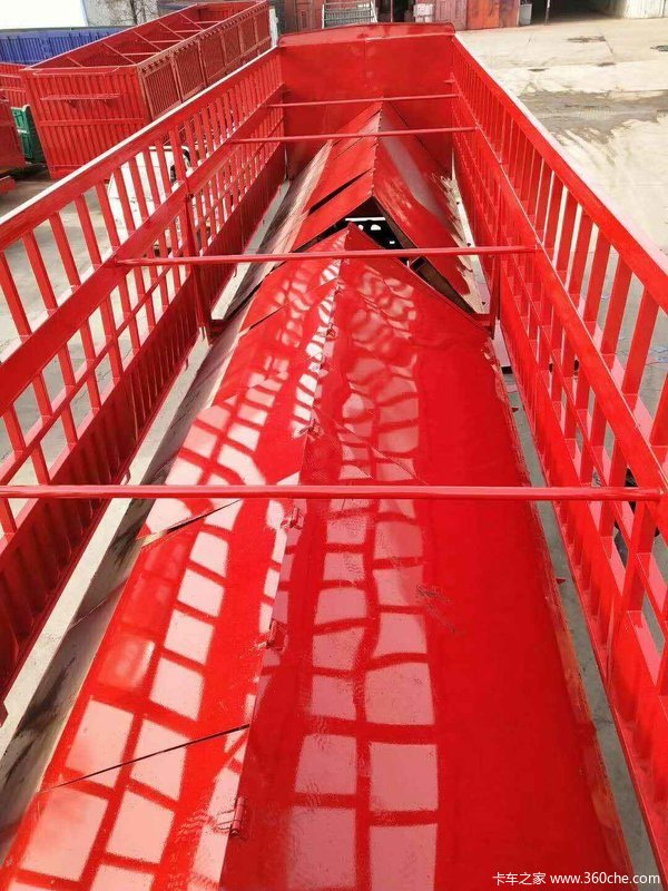 标箱侧翻，中翻自卸半挂车自卸半挂车图片