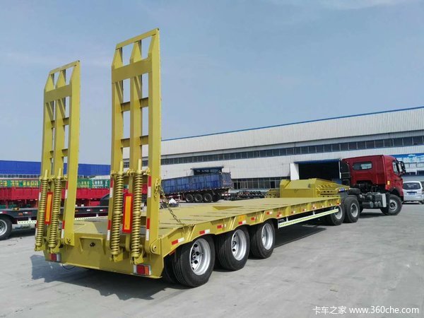 13.75米长3米等宽大板挖掘机运输车，大件运输三线六轴低平板半挂车图片