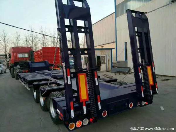 13.75米长3米等宽大板挖掘机运输车，大件运输三线六轴低平板半挂车图片