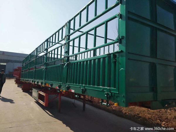 苍蓝式半挂车，整车高强材质，可选对开门，上下分体式开门仓栅式半挂车图片