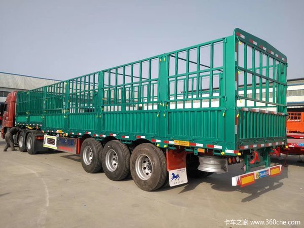 苍蓝式半挂车，整车高强材质，可选对开门，上下分体式开门仓栅式半挂车图片