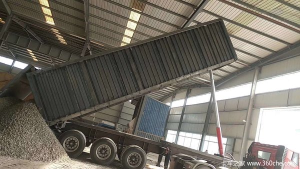 隐藏顶后翻自卸，上箱式户自卸半挂车图片