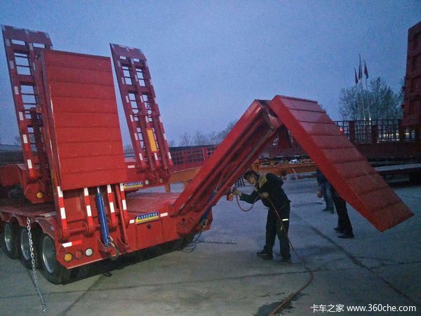 17米5~16米~13米75，前后3米等宽，高低板，提供正规手续低平板半挂车图片