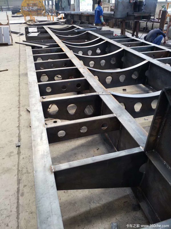 10米至13米75钩机板低平板半挂车图片