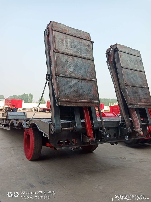 10米至13米75钩机板低平板半挂车图片