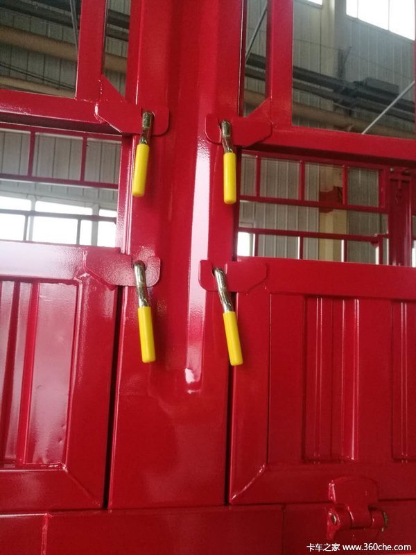 大运鹅颈花栏对开半锁杆仓栅式半挂车图片