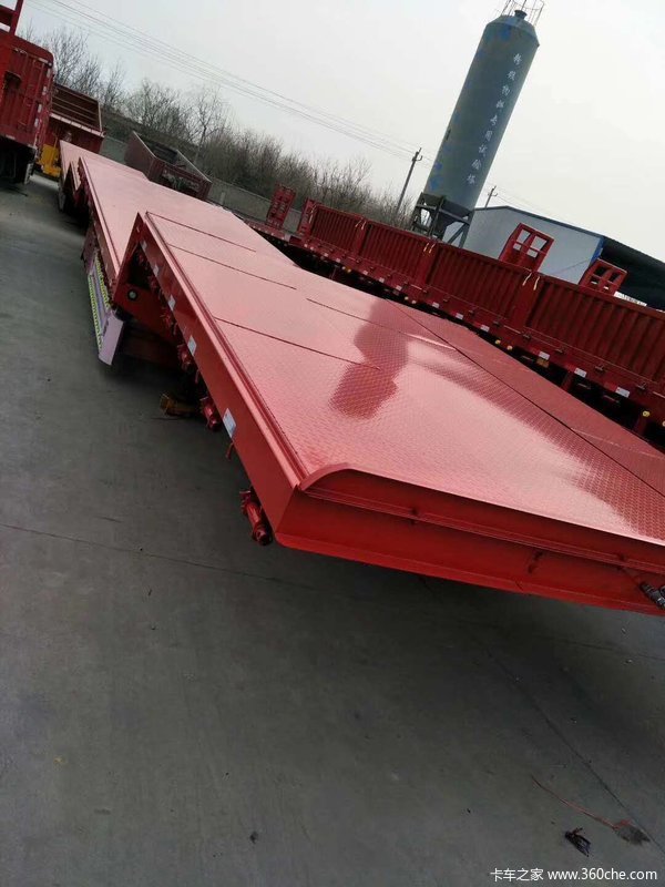 13.75米大板低平板半挂车图片