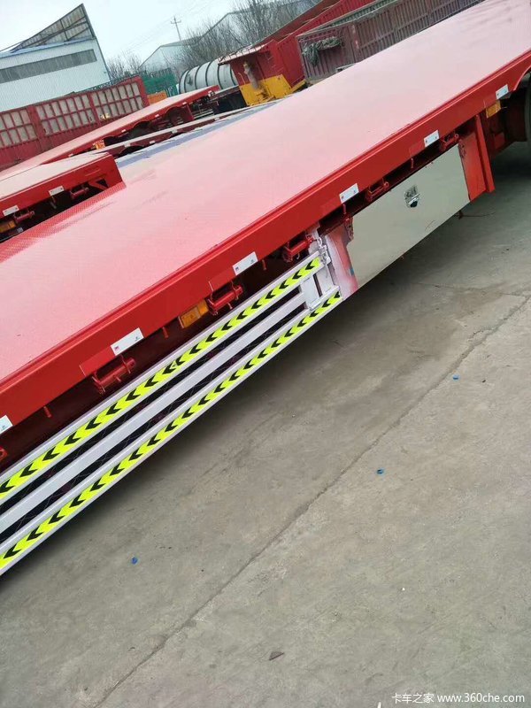 13.75米大板低平板半挂车图片