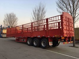 自重5.8吨的高栏全国办理分期仓栅式半挂车