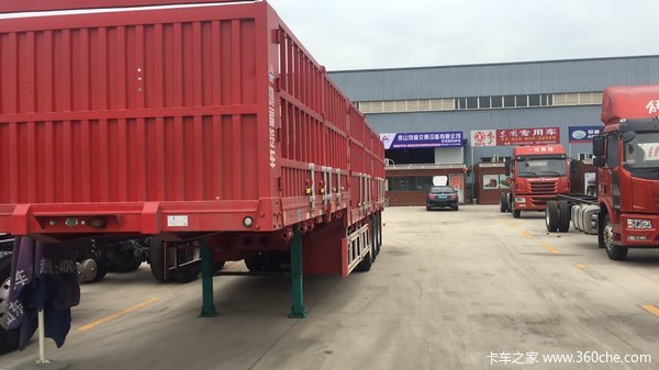 自重5.8吨的高栏全国办理分期仓栅式半挂车图片