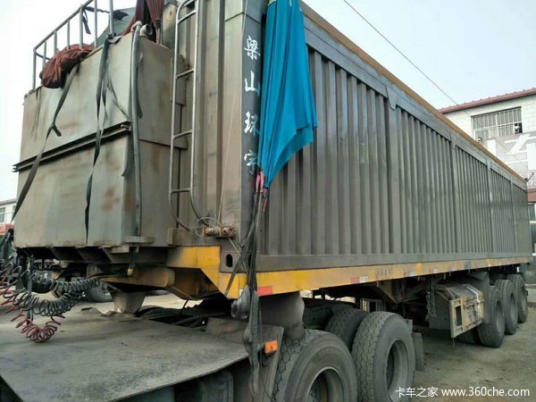 11米撤翻一台自卸半挂车图片