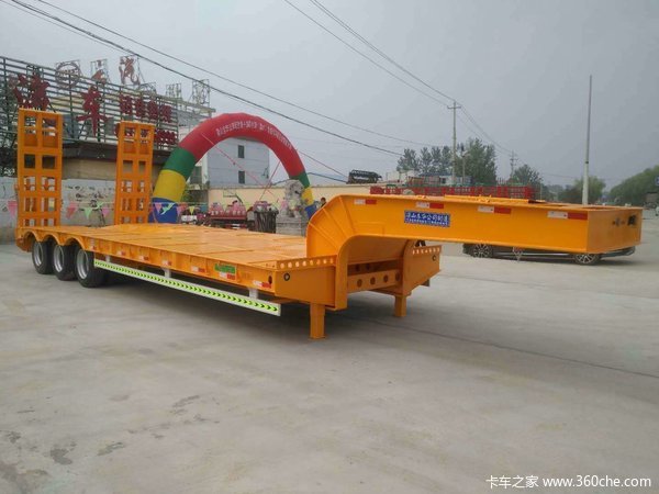 梁山东华挂车直销低平板半挂车图片