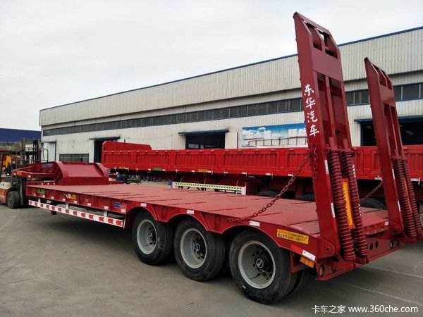 梁山东华挂车直销低平板半挂车图片