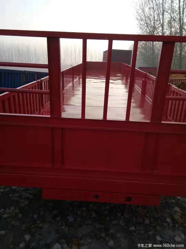 最正规的侧翻自卸半挂车图片