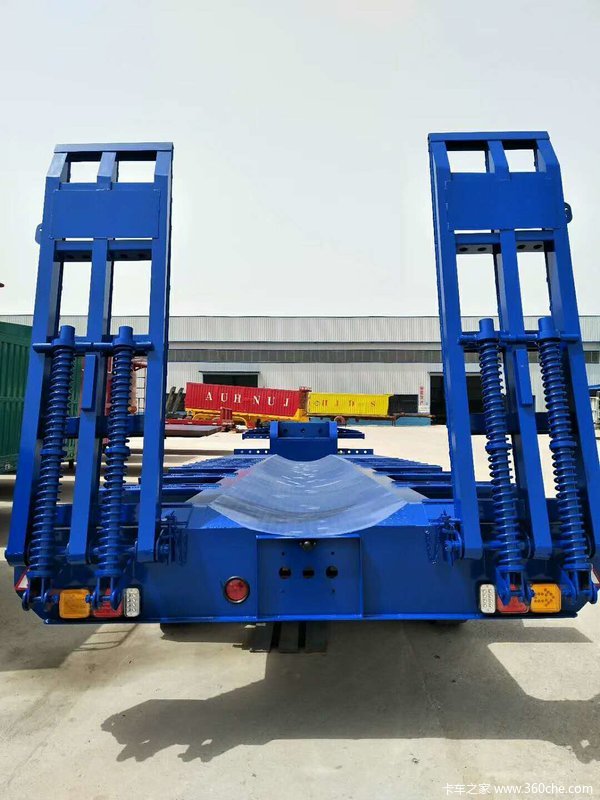 挖掘机板低平板半挂车图片