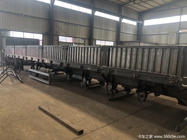 标车侧翻自卸半挂车图片