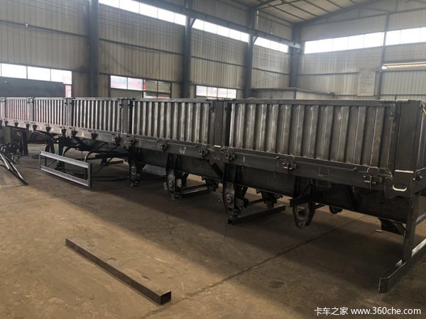 标车侧翻自卸半挂车图片