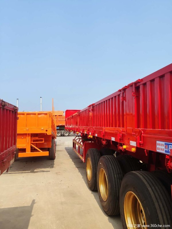 最耐疲劳的侧翻自卸车自卸半挂车图片