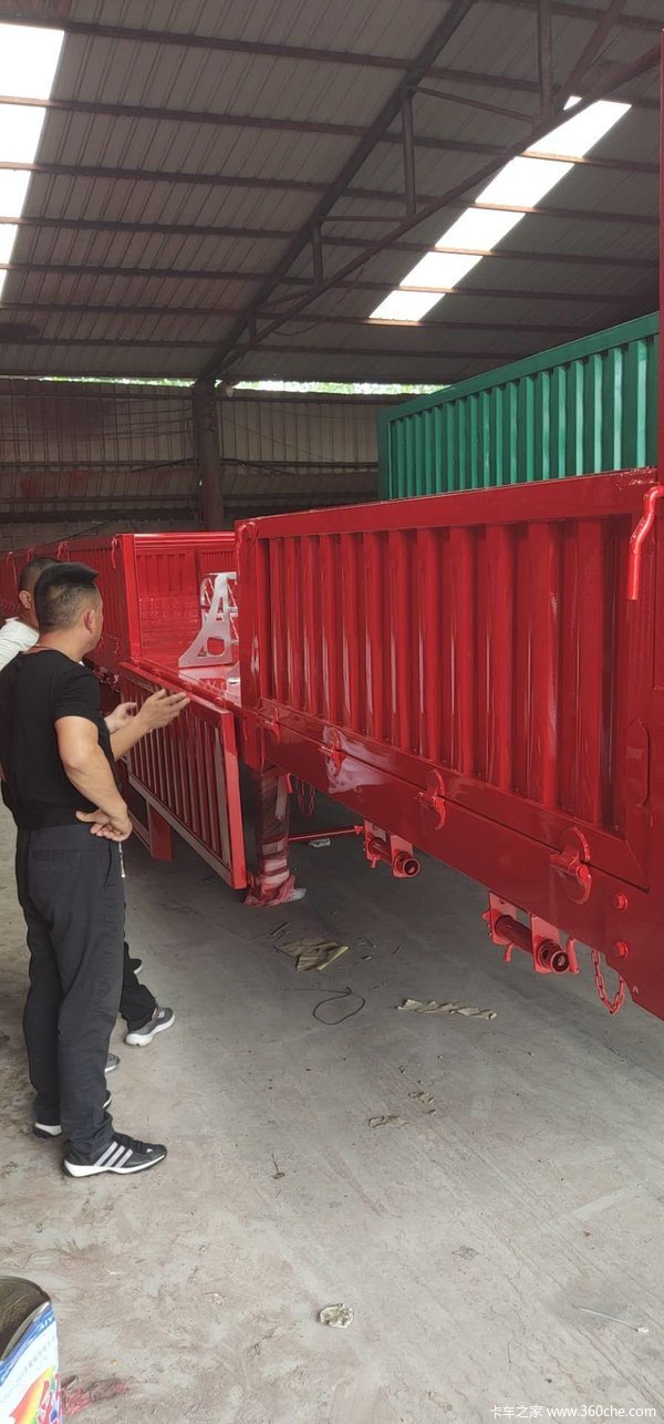 最耐疲劳的侧翻自卸车自卸半挂车图片