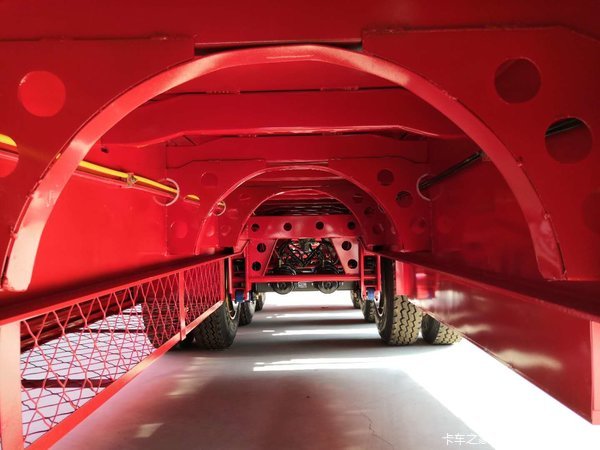 高端轻型仓栏挂车，危险品仓栏挂车，厂家直销以旧换新，支持全国分期付款！仓栅式半挂车图片