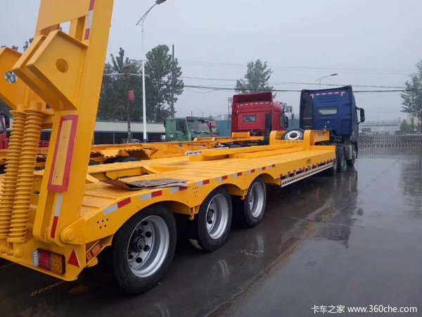 低平板半挂车勾机板系列低平板半挂车图片