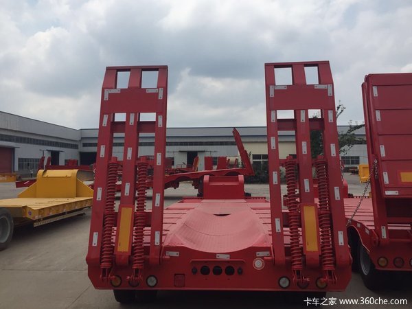 专业订做低平板半挂车厂家直销低价低平板半挂车图片