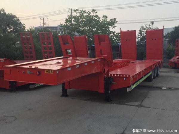 专业订做低平板半挂车厂家低平板半挂车图片