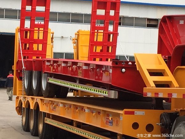 专业订做低平板半挂车厂家低平板半挂车图片