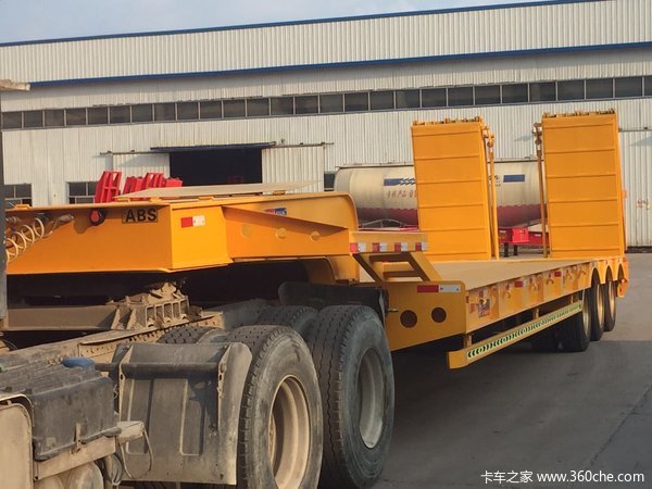 专业订做低平板半挂车厂家低平板半挂车图片