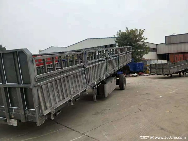 标箱侧翻，轻量化设计，可做加高，卧底，分期，宝钢材质自卸半挂车图片