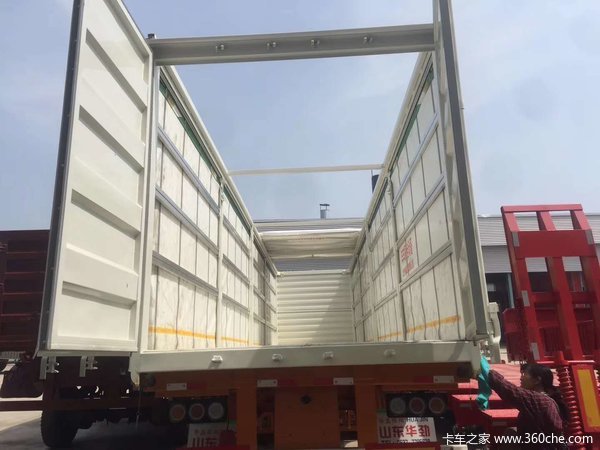 帘布式箱车骨架式集装箱半挂车图片
