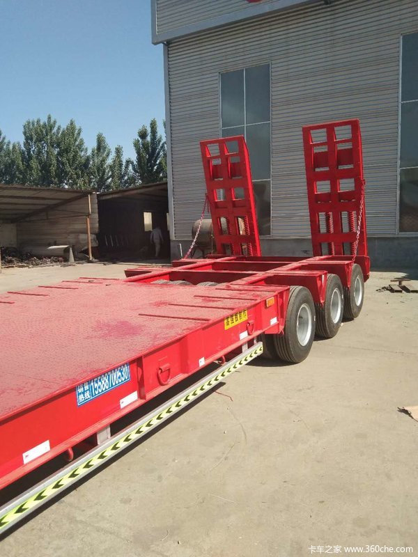 13米低平板半挂车厂配价格优惠中低平板半挂车图片