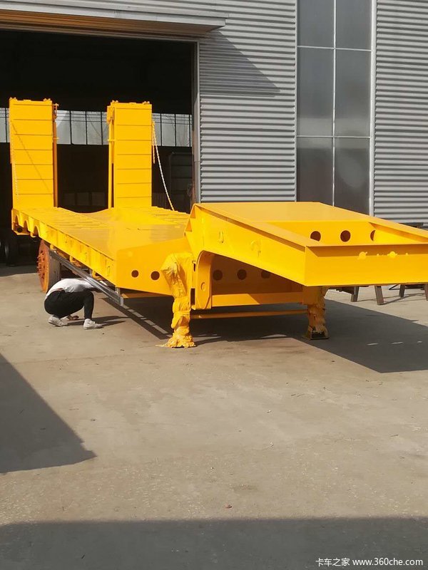 长期供应各种低平板半挂车低平板半挂车图片