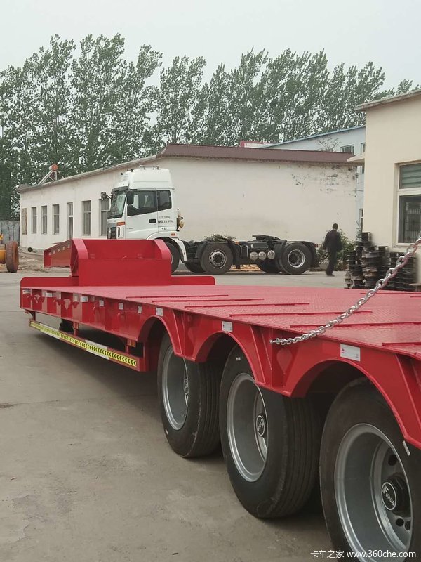 长期供应各种低平板半挂车低平板半挂车图片