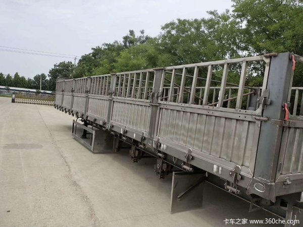 厂家直销:超轻型侧翻自卸车`长13米/11米、可以旧换新自卸半挂车图片