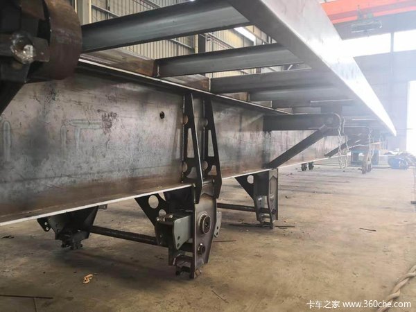 13米轻量化自卸车自卸半挂车图片