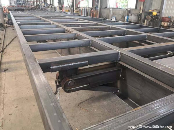 13米轻量化自卸车自卸半挂车图片