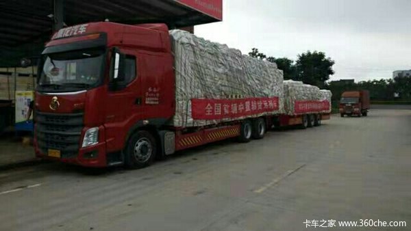 中置轴货运平板车已上市低平板半挂车图片