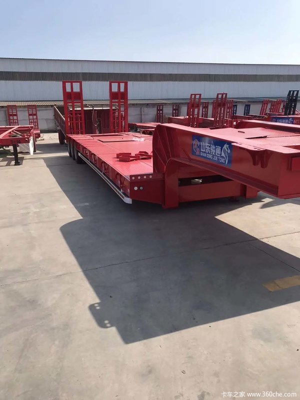 十三米三线六轴低平板半挂车图片
